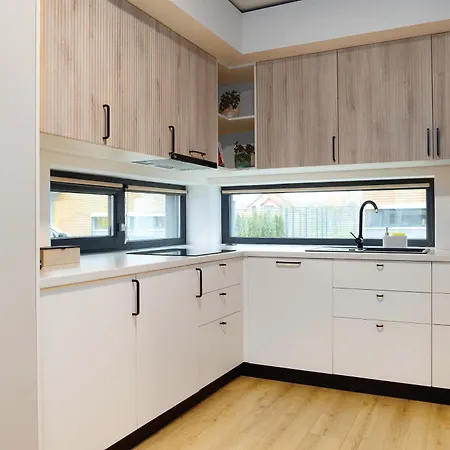 Villa Yellow - 3 Bedroom House With Private Garden, 10 Mins Driving From Old Town