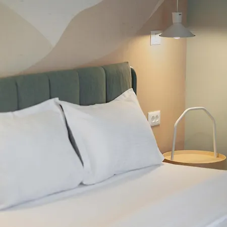 Вилла Yellow - 3 Bedroom House With Private Garden, 10 Mins Driving From Old Town Брашов