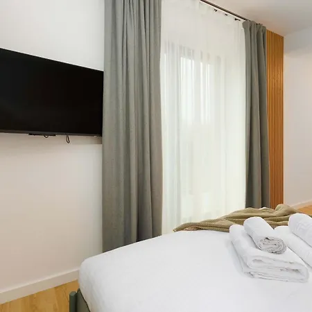 Yellow - 3 Bedroom House With Private Garden, 10 Mins Driving From Old Town Villa