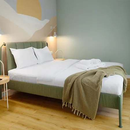 Villa Yellow - 3 Bedroom House With Private Garden, 10 Mins Driving From Old Town