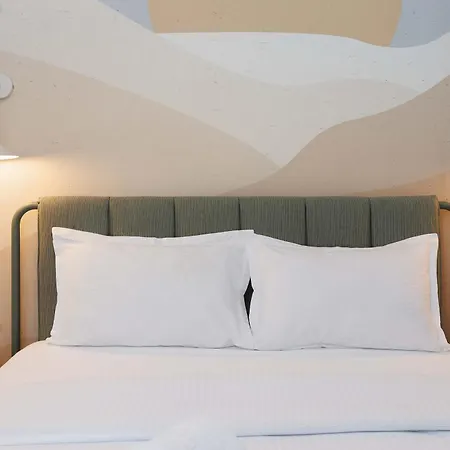 Yellow - 3 Bedroom House With Private Garden, 10 Mins Driving From Old Town * Брашов