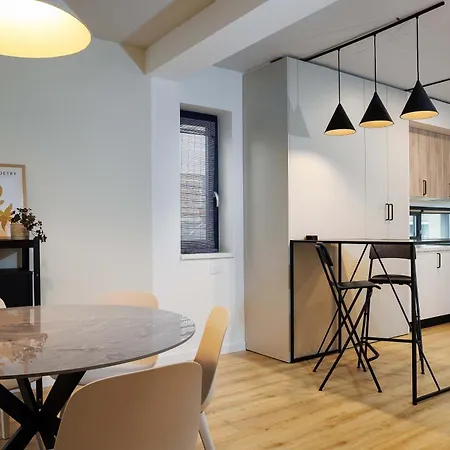 Yellow - 3 Bedroom House With Private Garden, 10 Mins Driving From Old Town Villa