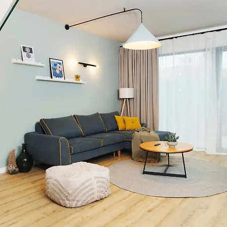Villa Yellow - 3 Bedroom House With Private Garden, 10 Mins Driving From Old Town