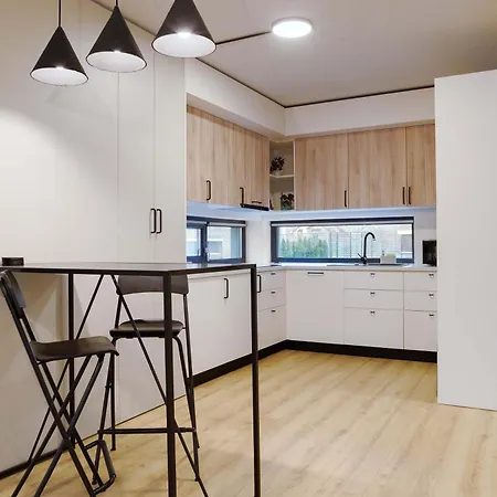 Yellow - 3 Bedroom House With Private Garden, 10 Mins Driving From Old Town Вилла Брашов