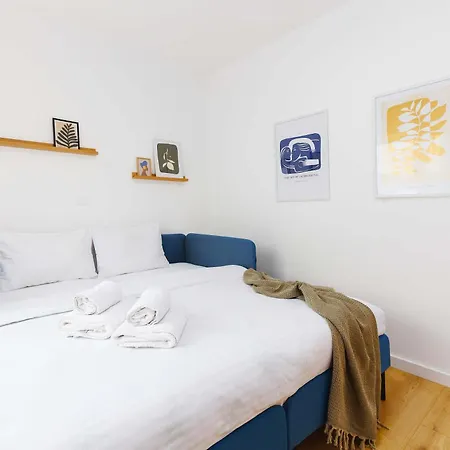 Вилла Yellow - 3 Bedroom House With Private Garden, 10 Mins Driving From Old Town Брашов