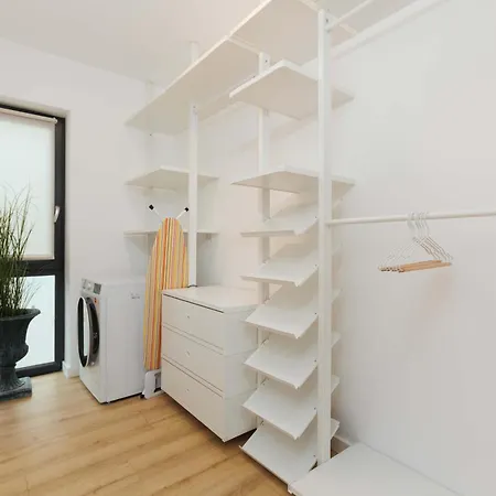 Yellow - 3 Bedroom House With Private Garden, 10 Mins Driving From Old Town Вилла Брашов