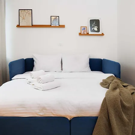 Yellow - 3 Bedroom House With Private Garden, 10 Mins Driving From Old Town Villa