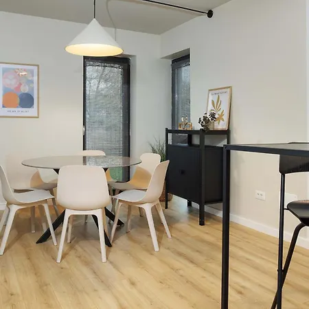 Вилла Yellow - 3 Bedroom House With Private Garden, 10 Mins Driving From Old Town *