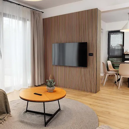 Вилла Yellow - 3 Bedroom House With Private Garden, 10 Mins Driving From Old Town