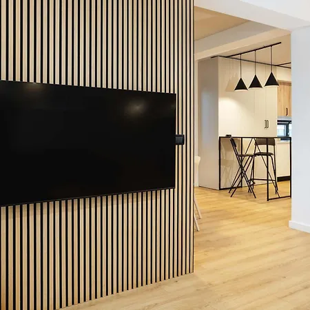 Yellow - 3 Bedroom House With Private Garden, 10 Mins Driving From Old Town Villa *