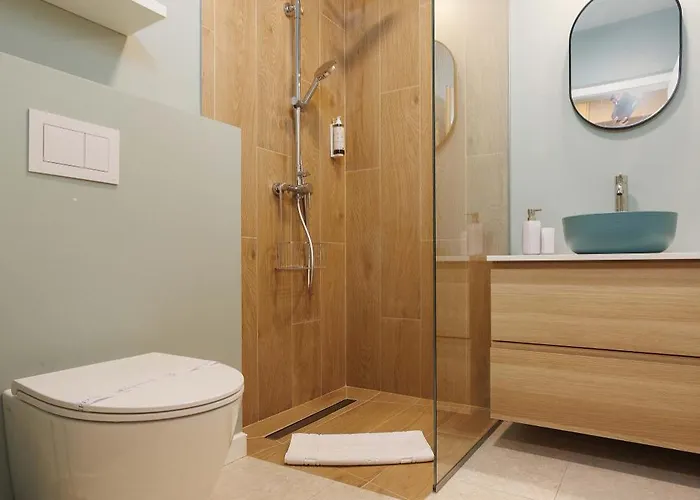 Yellow - 3 Bedroom House With Private Garden, 10 Mins Driving From Old Town Villa *