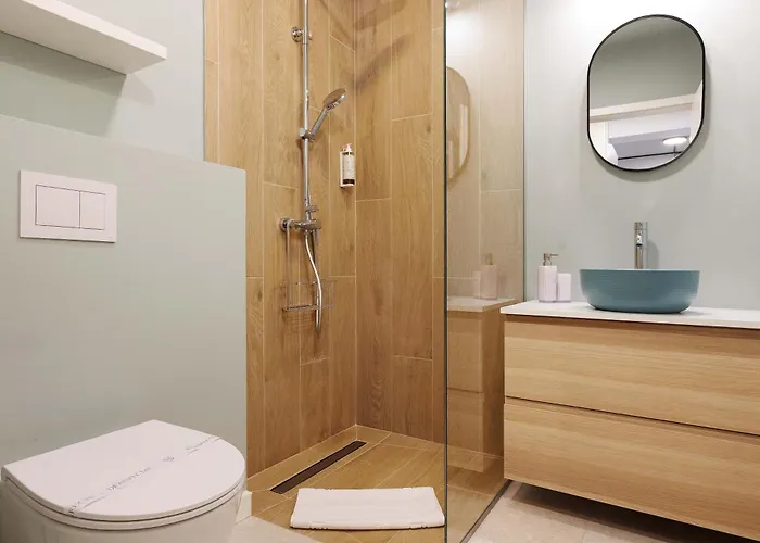 Yellow - 3 Bedroom House With Private Garden, 10 Mins Driving From Old Town Brasov