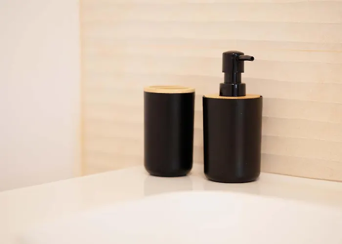 Villa Yellow - 3 Bedroom House With Private Garden, 10 Mins Driving From Old Town