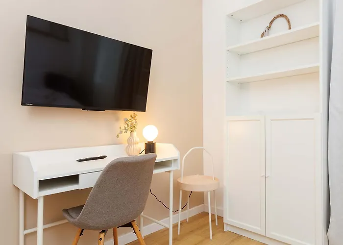 Villa Yellow - 3 Bedroom House With Private Garden, 10 Mins Driving From Old Town *