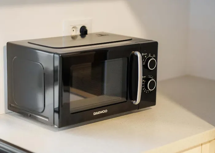 Yellow - 3 Bedroom House With Private Garden, 10 Mins Driving From Old Town Villa Braşov