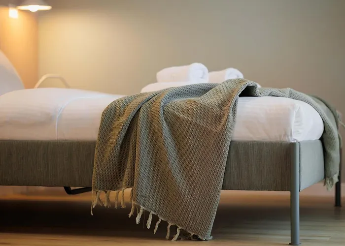 Villa Yellow - 3 Bedroom House With Private Garden, 10 Mins Driving From Old Town *