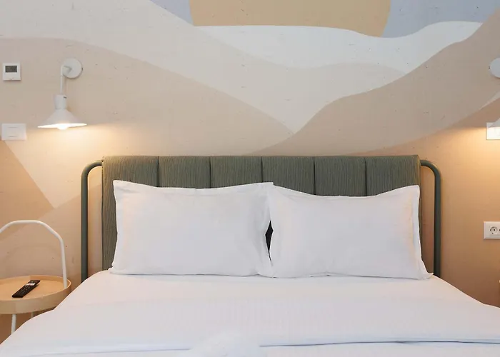 Yellow - 3 Bedroom House With Private Garden, 10 Mins Driving From Old Town * Brasov