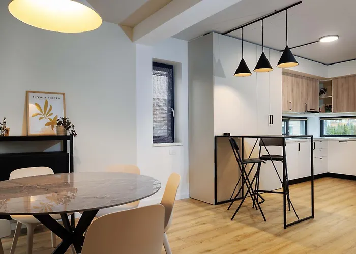 Yellow - 3 Bedroom House With Private Garden, 10 Mins Driving From Old Town Villa