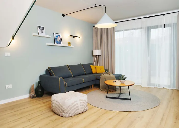 Villa Yellow - 3 Bedroom House With Private Garden, 10 Mins Driving From Old Town