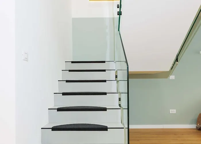 Yellow - 3 Bedroom House With Private Garden, 10 Mins Driving From Old Town Villa *