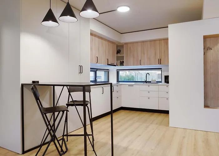 Yellow - 3 Bedroom House With Private Garden, 10 Mins Driving From Old Town Villa Braşov