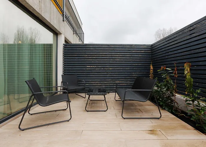 Yellow - 3 Bedroom House With Private Garden, 10 Mins Driving From Old Town * Braşov