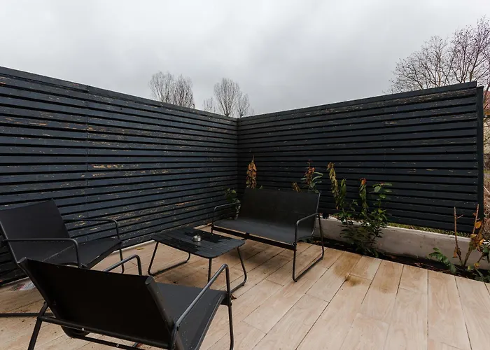 Villa Yellow - 3 Bedroom House With Private Garden, 10 Mins Driving From Old Town *