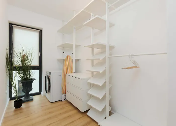 Yellow - 3 Bedroom House With Private Garden, 10 Mins Driving From Old Town Villa Braşov