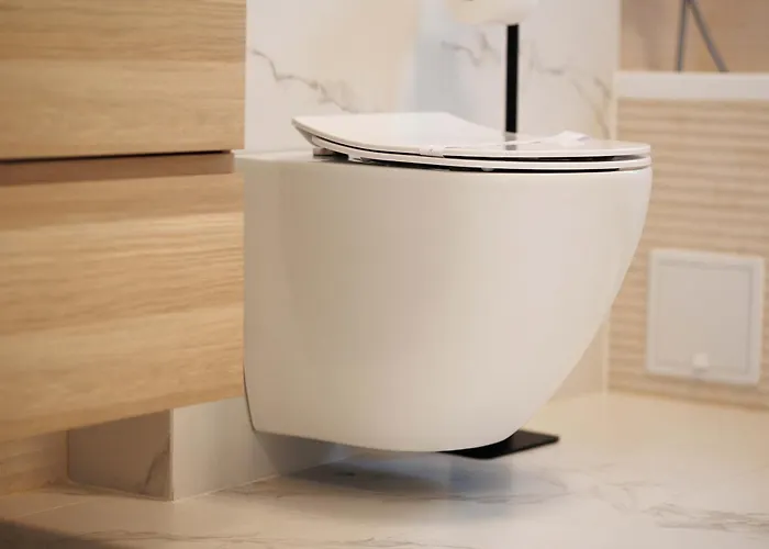 Villa Yellow - 3 Bedroom House With Private Garden, 10 Mins Driving From Old Town Braşov