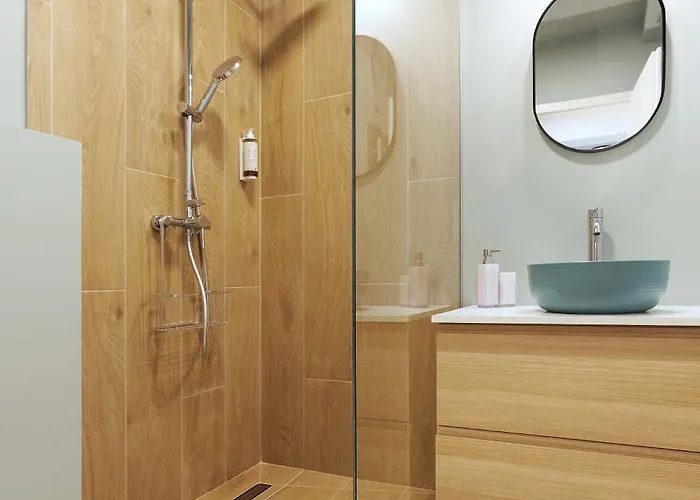 Villa Yellow - 3 Bedroom House With Private Garden, 10 Mins Driving From Old Town