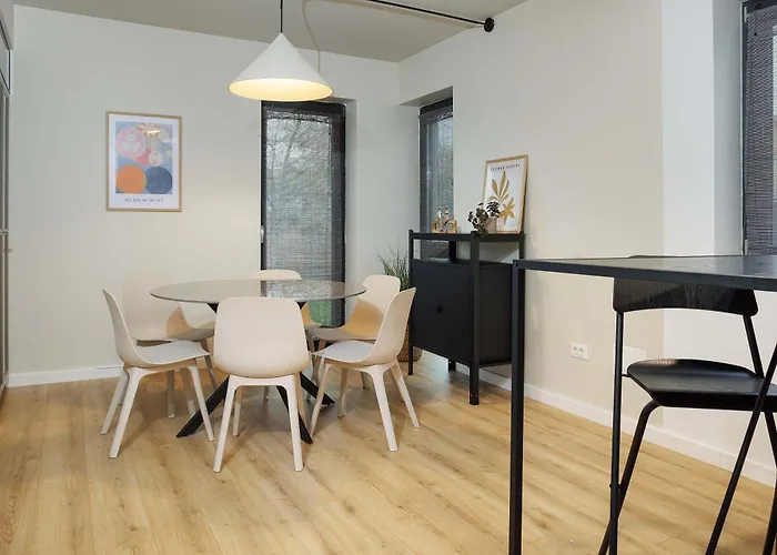 Villa Yellow - 3 Bedroom House With Private Garden, 10 Mins Driving From Old Town *