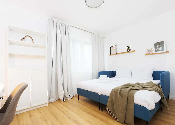 Villa Yellow - 3 Bedroom House With Private Garden, 10 Mins Driving From Old Town