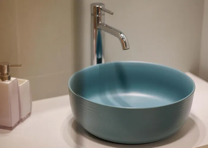 Yellow - 3 Bedroom House With Private Garden, 10 Mins Driving From Old Town *