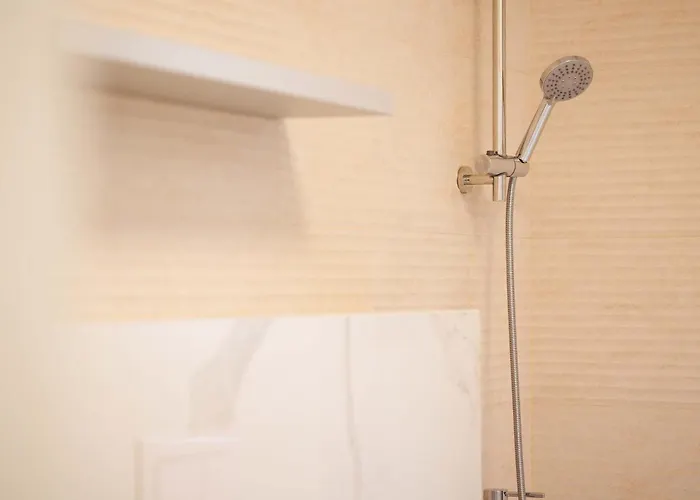 Yellow - 3 Bedroom House With Private Garden, 10 Mins Driving From Old Town * Braşov