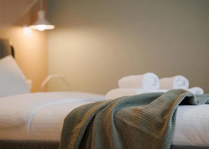 Yellow - 3 Bedroom House With Private Garden, 10 Mins Driving From Old Town