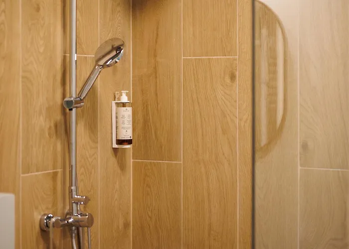 Yellow - 3 Bedroom House With Private Garden, 10 Mins Driving From Old Town Braşov