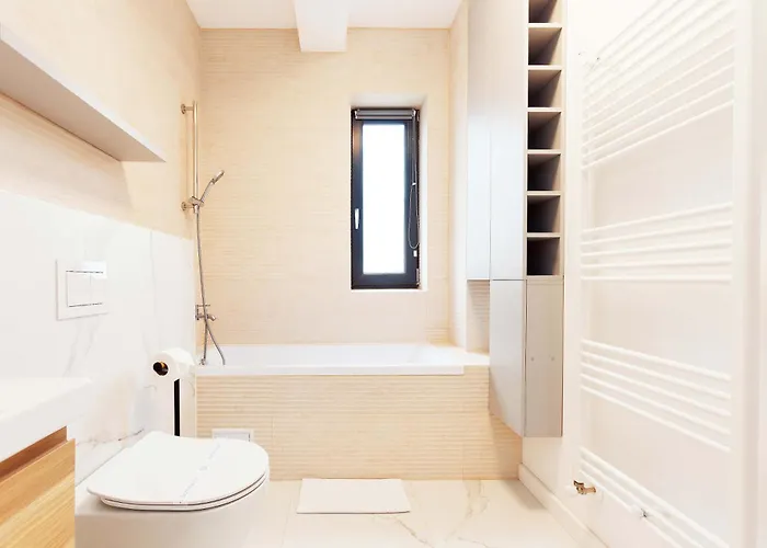 Yellow - 3 Bedroom House With Private Garden, 10 Mins Driving From Old Town Villa