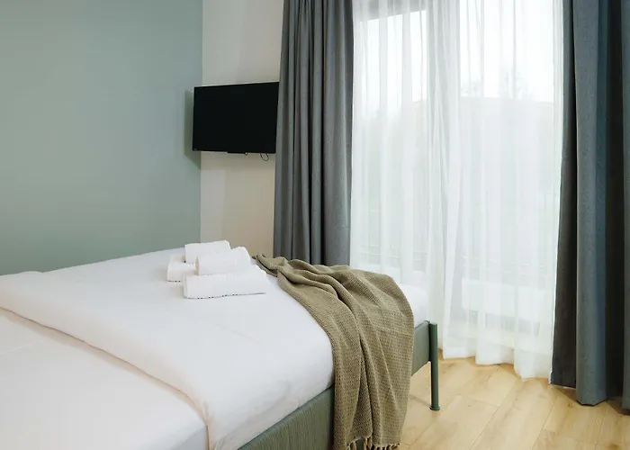 Villa Yellow - 3 Bedroom House With Private Garden, 10 Mins Driving From Old Town