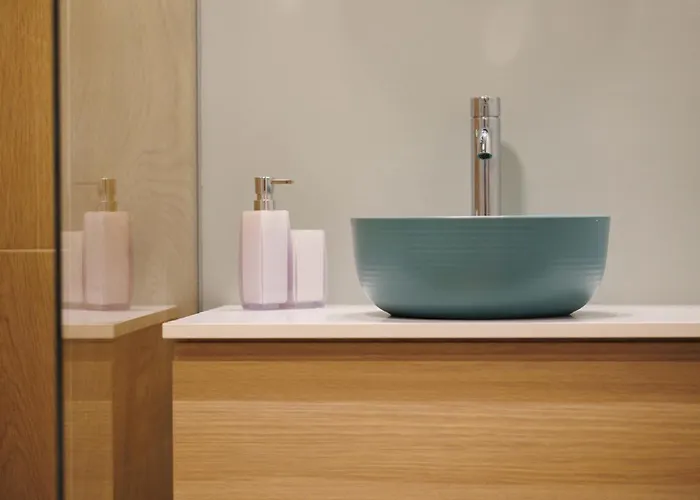 Yellow - 3 Bedroom House With Private Garden, 10 Mins Driving From Old Town Villa Brasov