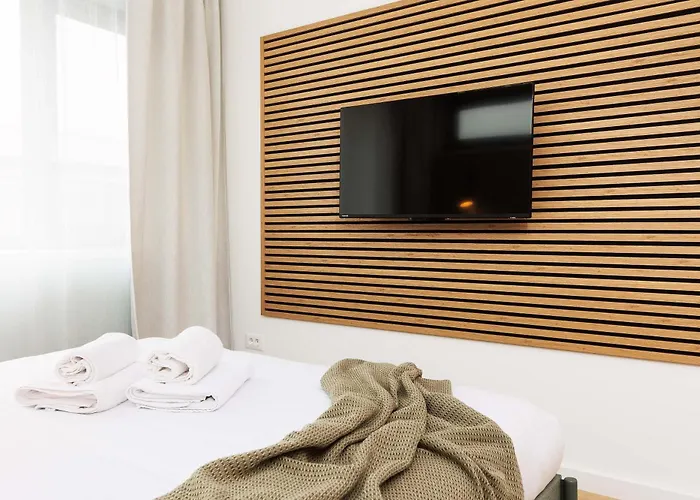 Yellow - 3 Bedroom House With Private Garden, 10 Mins Driving From Old Town Villa