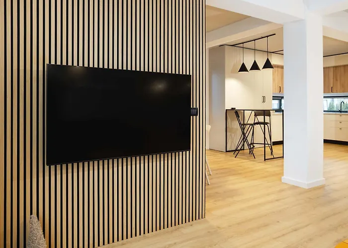 Yellow - 3 Bedroom House With Private Garden, 10 Mins Driving From Old Town Villa *