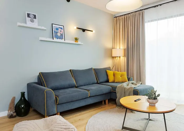 Yellow - 3 Bedroom House With Private Garden, 10 Mins Driving From Old Town *